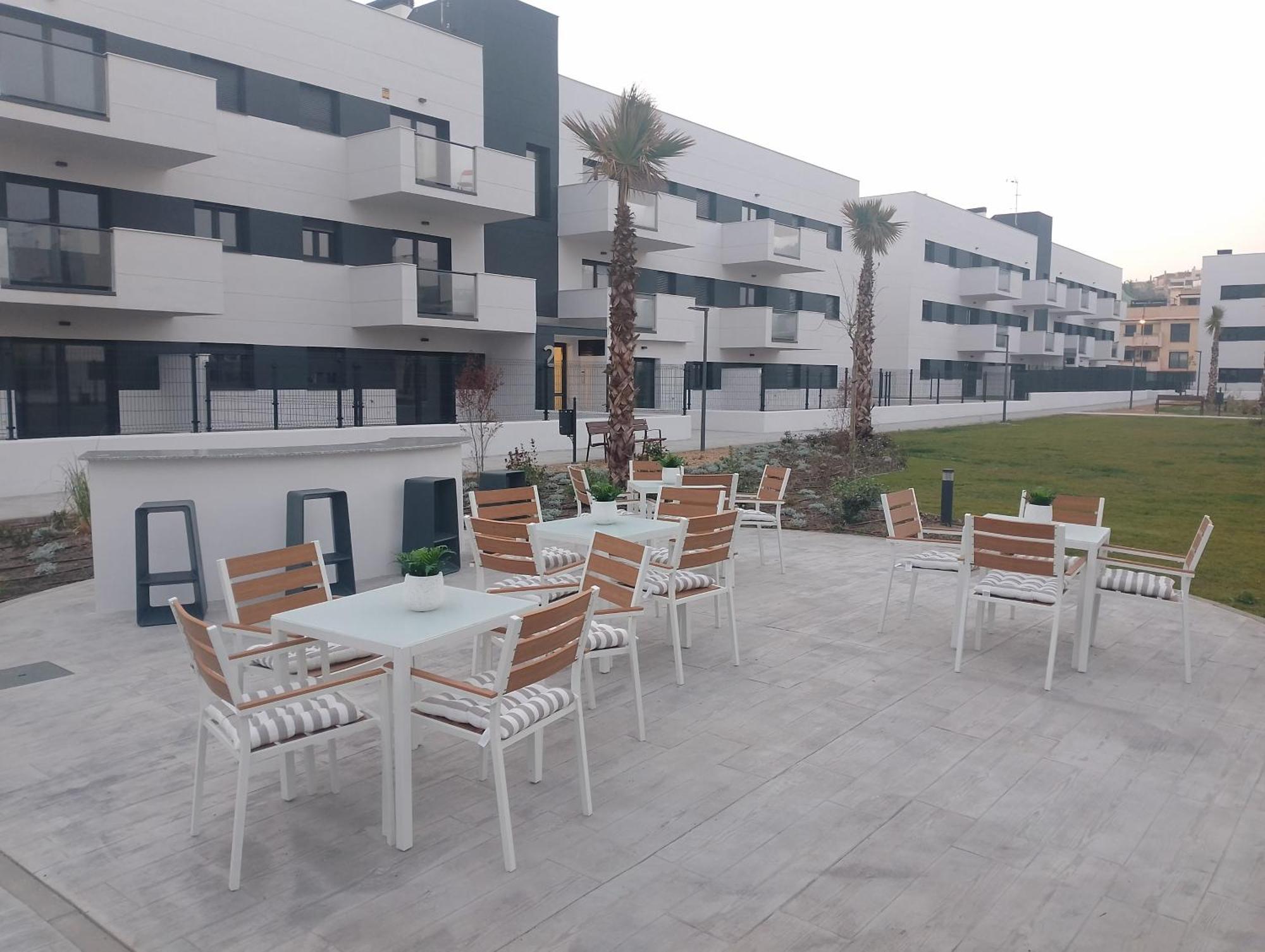 Bajo Con Jardin En Primera Linea De Playa Apartment Malaga Ngoại thất bức ảnh