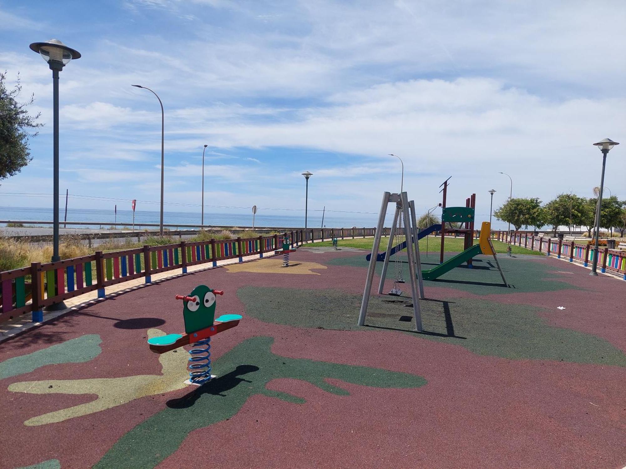 Bajo Con Jardin En Primera Linea De Playa Apartment Malaga Ngoại thất bức ảnh