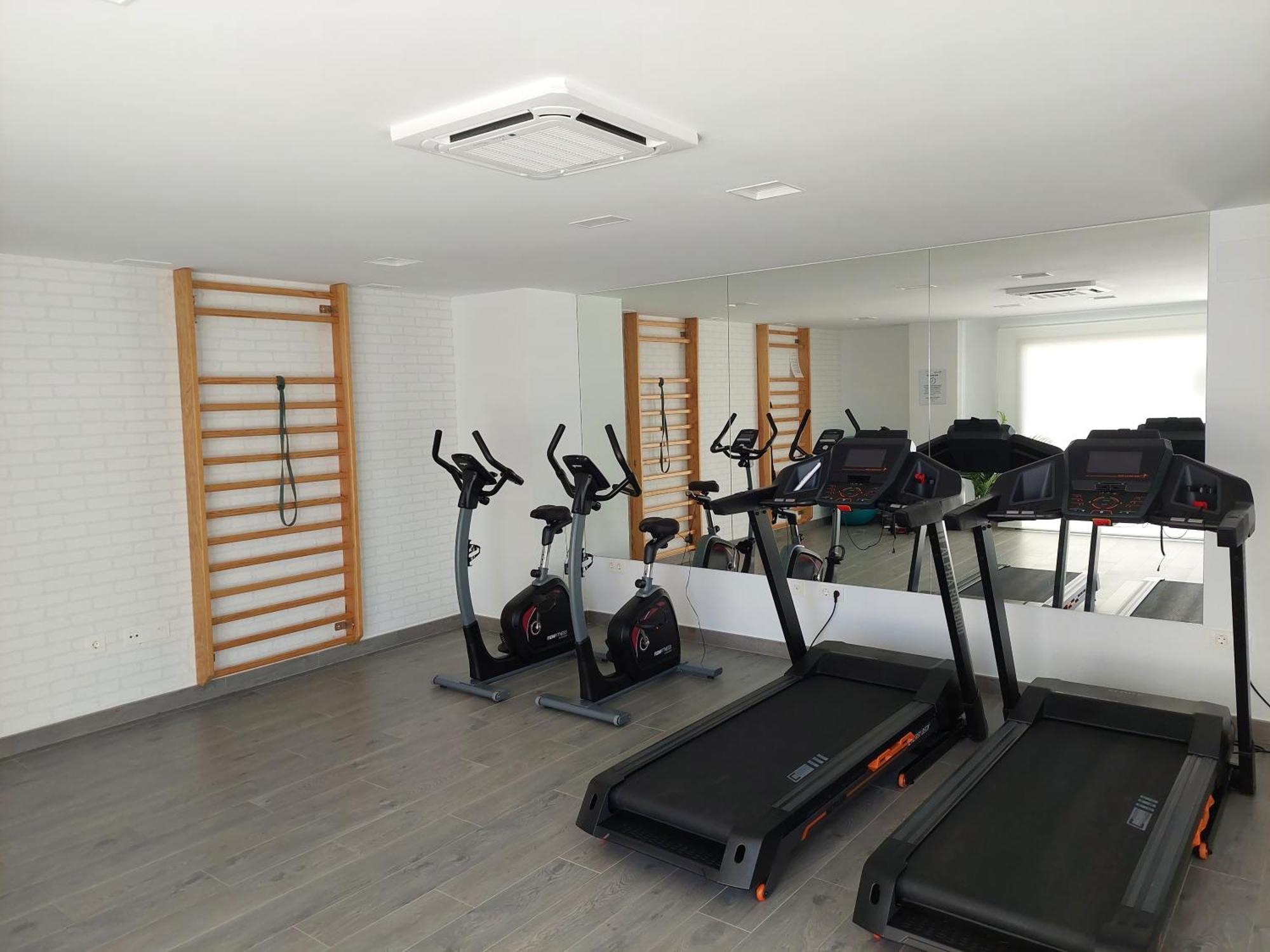 Bajo Con Jardin En Primera Linea De Playa Apartment Malaga Ngoại thất bức ảnh