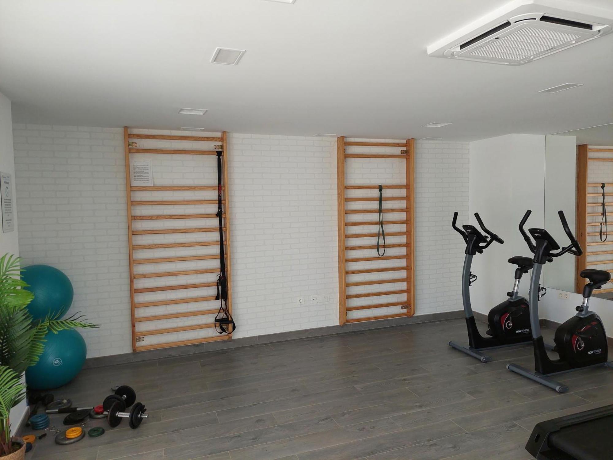 Bajo Con Jardin En Primera Linea De Playa Apartment Malaga Ngoại thất bức ảnh